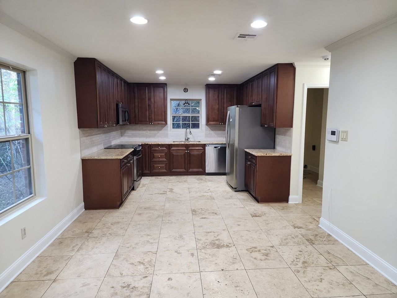 403 Yvette Marie Dr - Photo 4 of 9