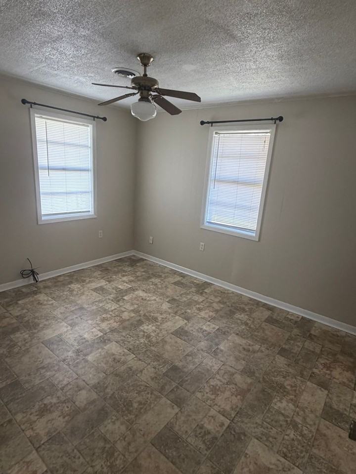 112 Dewberry Dr - Photo 6 of 11