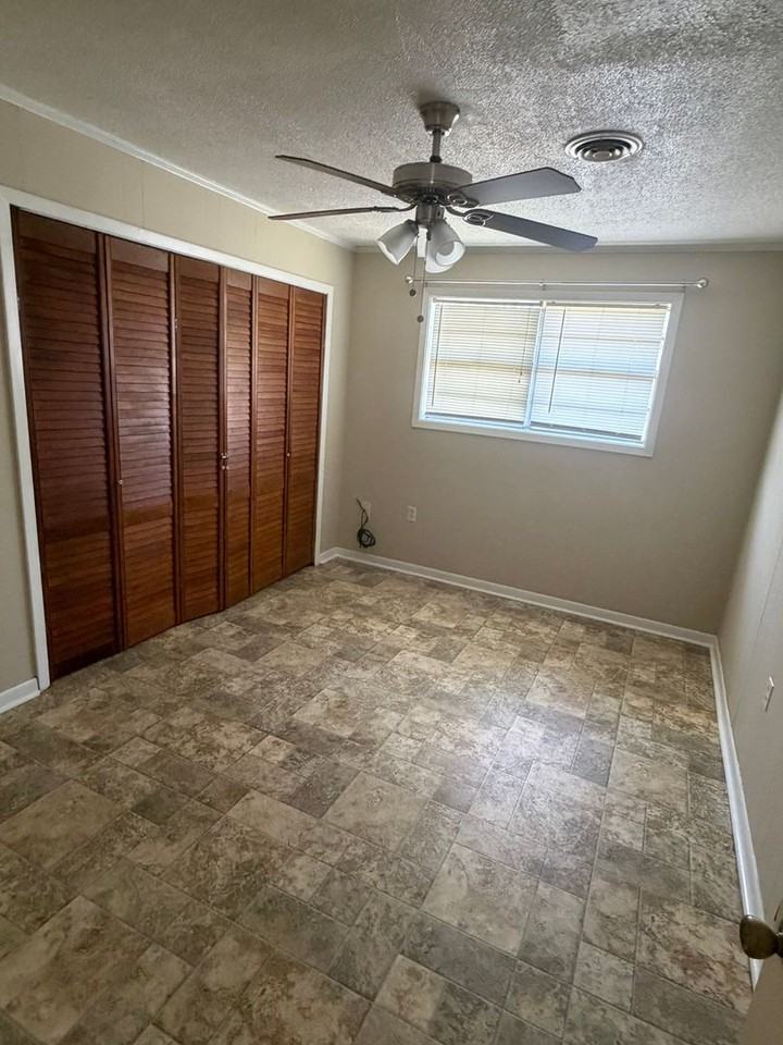 112 Dewberry Dr - Photo 7 of 11