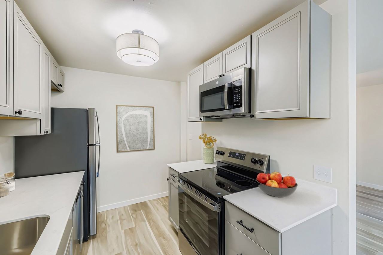 Beautifully Renovated 1 & 2 Bedroom Apartments in Lynnwood! - Photo 2 of 35