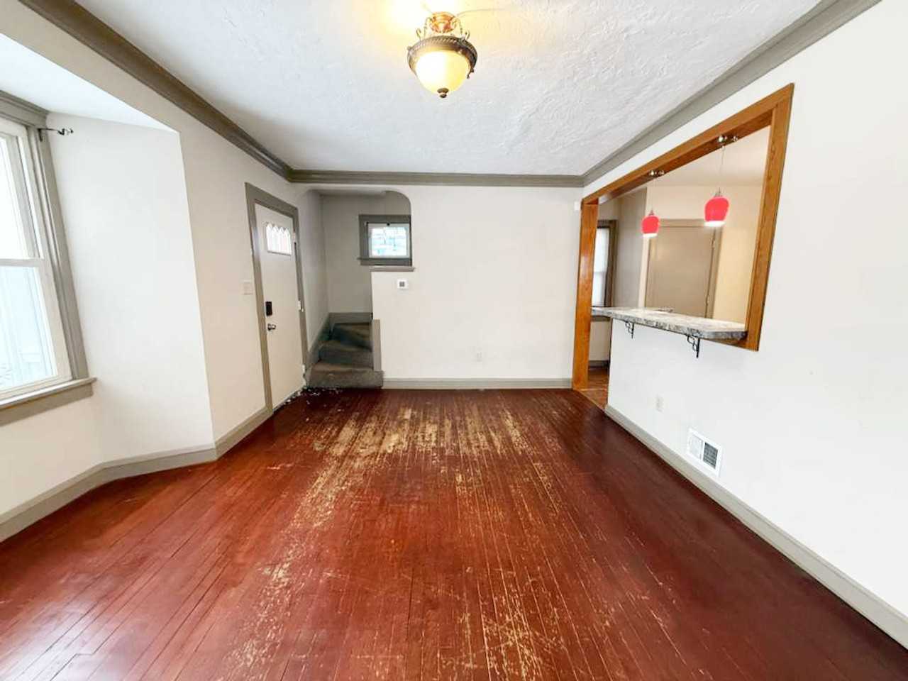 1525 E 254th St - Photo 4 of 14