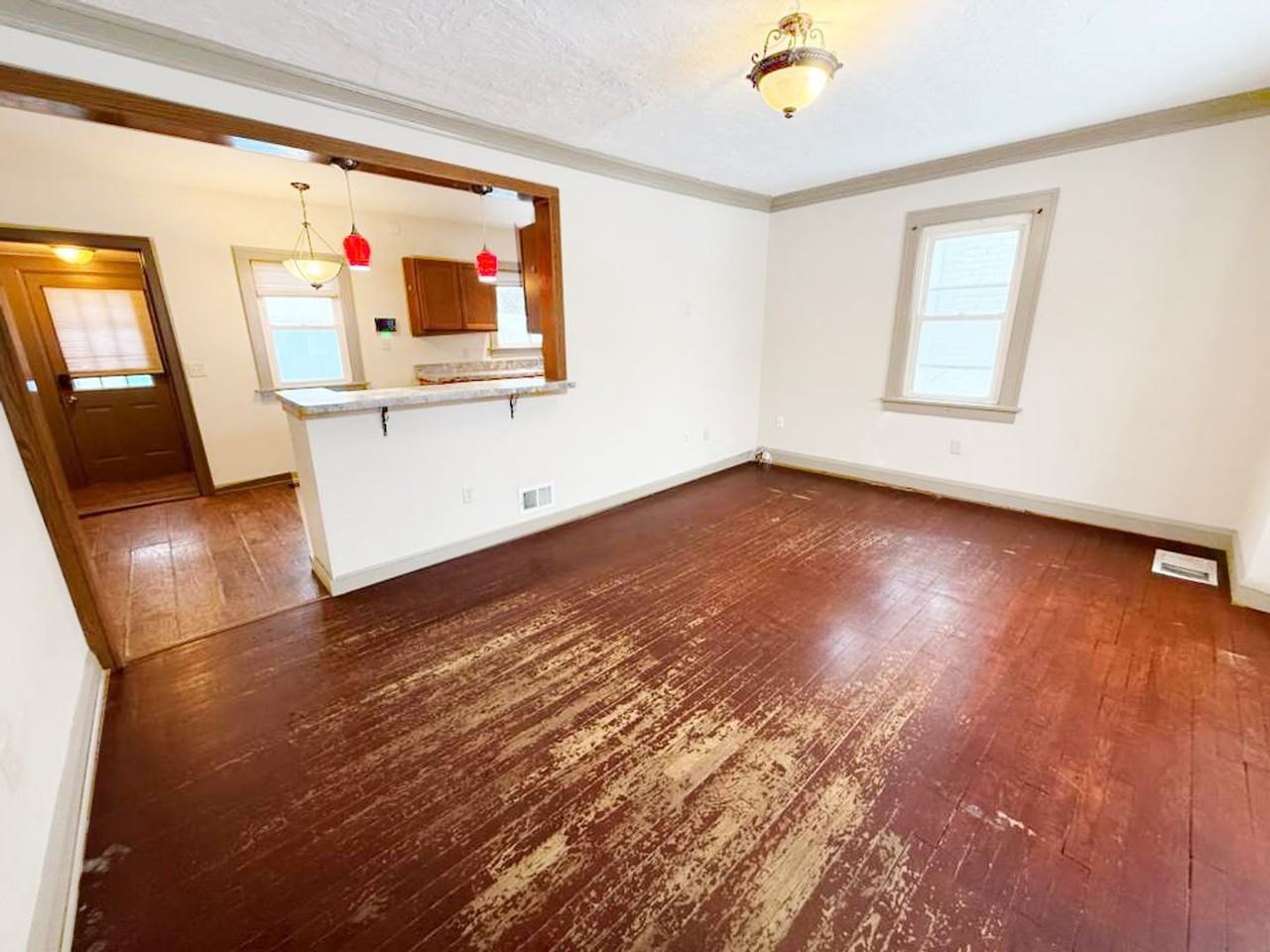 1525 E 254th St - Photo 5 of 14