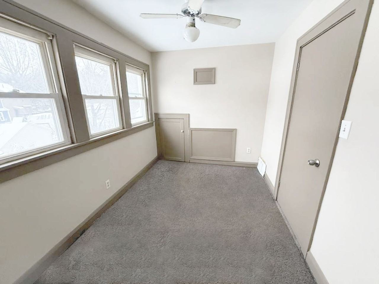 1525 E 254th St - Photo 4 of 12