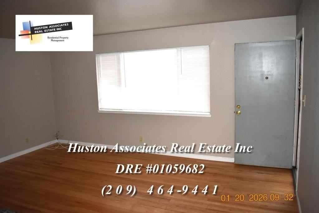 7120 Inglewood Ave - Photo 2 of 13