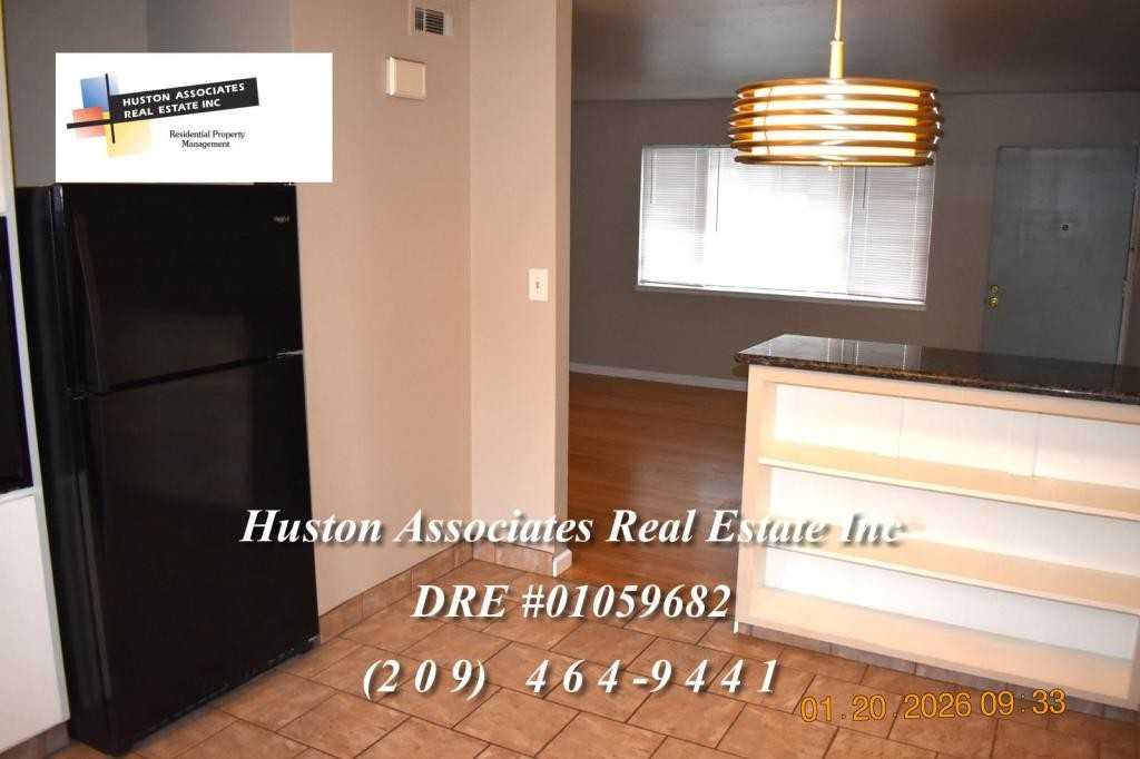 7120 Inglewood Ave - Photo 5 of 13