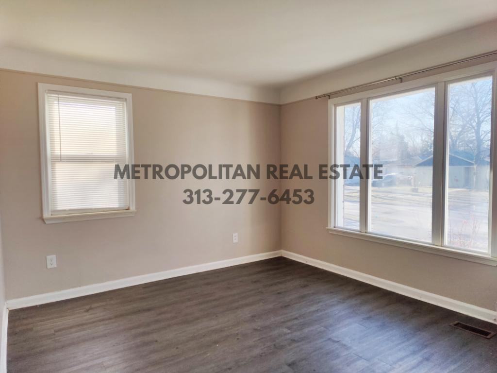 32626 Sheridan St - Photo 2 of 26