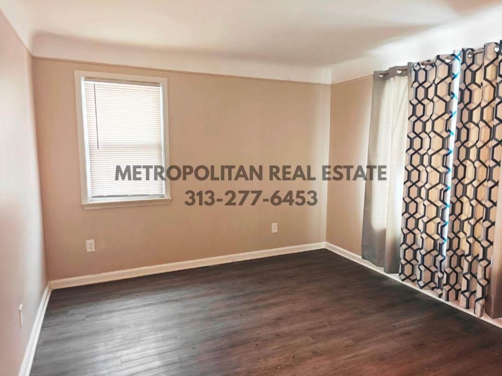 32626 Sheridan St - Photo 4 of 26