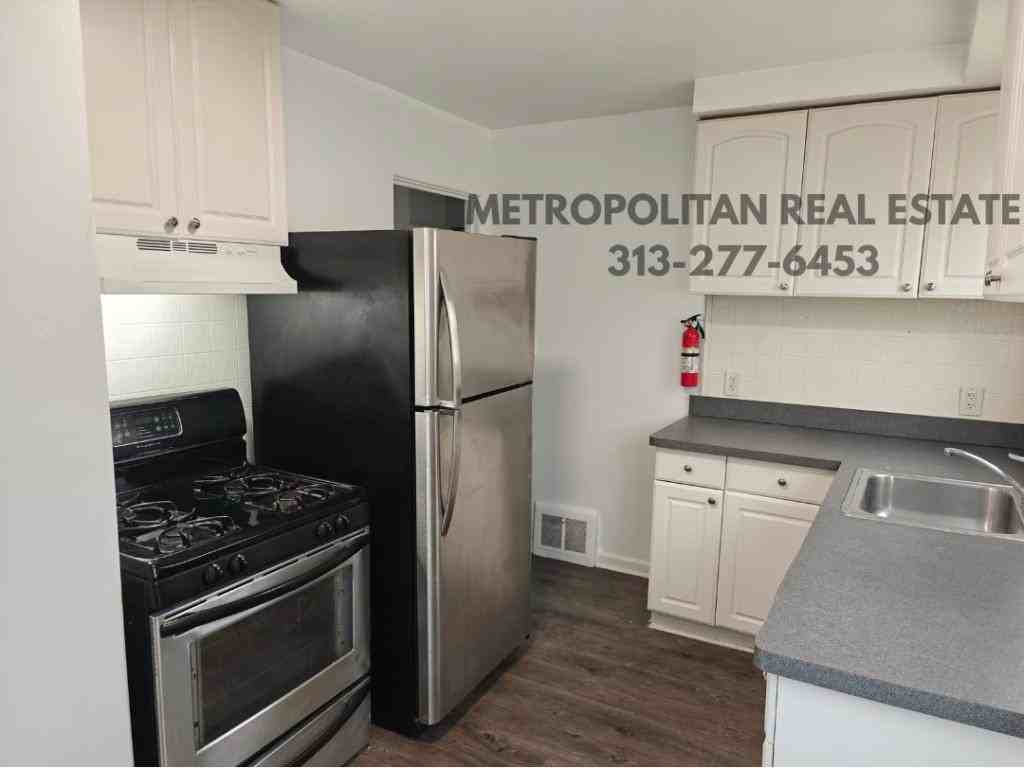 32626 Sheridan St - Photo 6 of 26