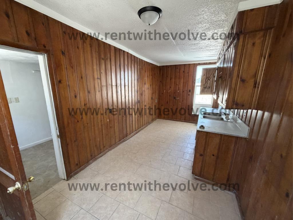 213 W High St - Photo 4 of 7