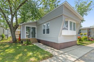 852 Tarpon St Sw - Photo 1 of 1