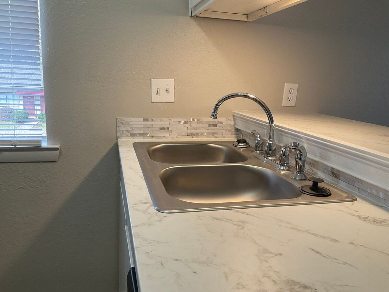 The Cove at 300 - Photo 7 of 17