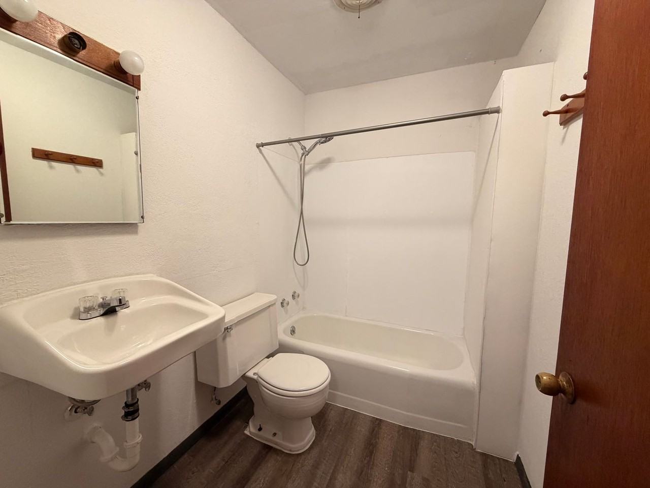 842 Lake St - Photo 6 of 9