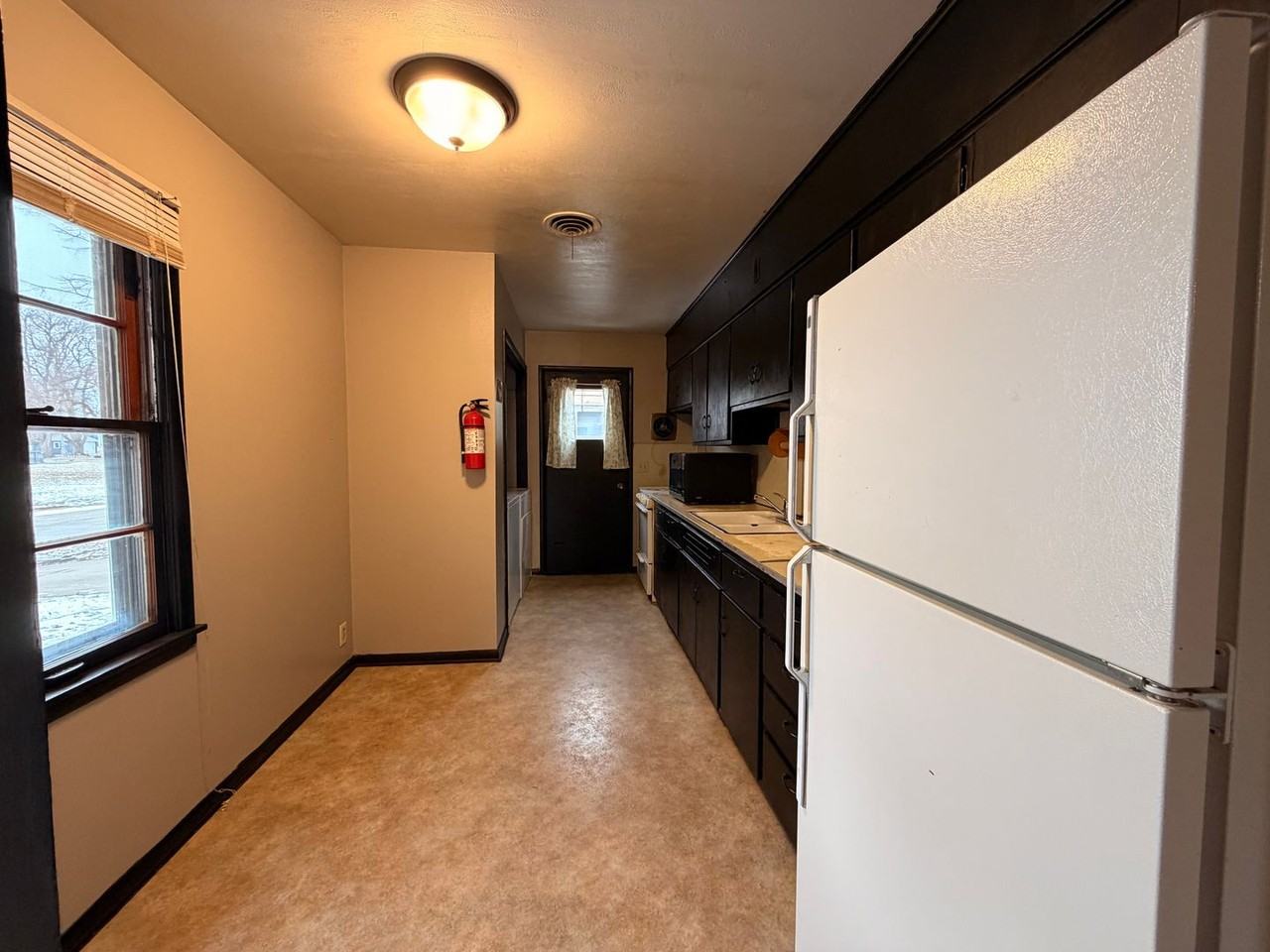 842 Lake St - Photo 7 of 9