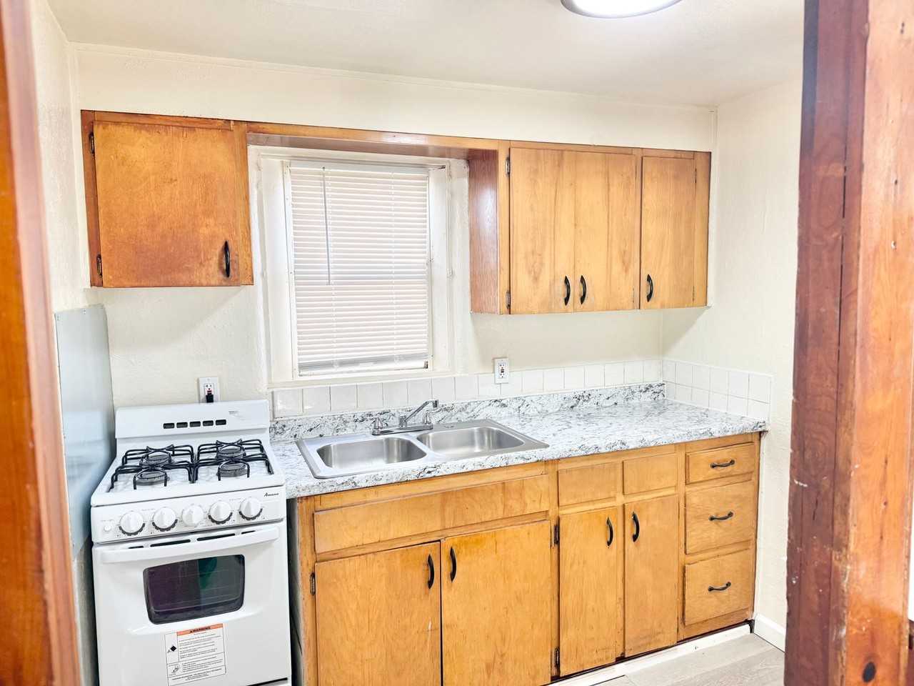 310 Charleston St Se - Photo 2 of 7