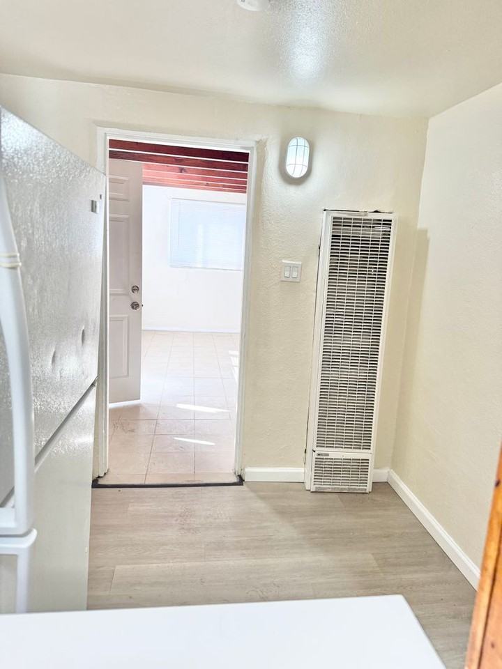 310 Charleston St Se - Photo 4 of 7