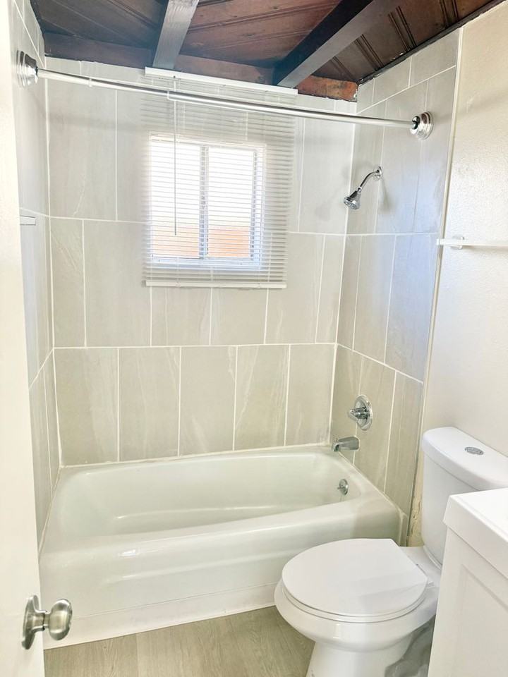 310 Charleston St Se - Photo 5 of 7