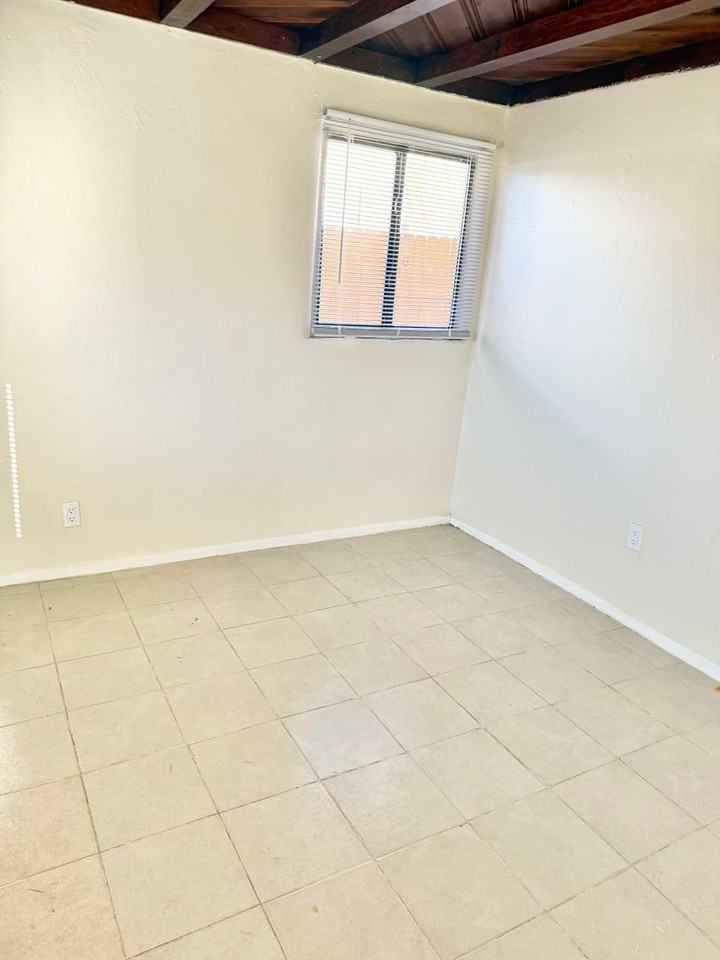 310 Charleston St Se - Photo 6 of 7