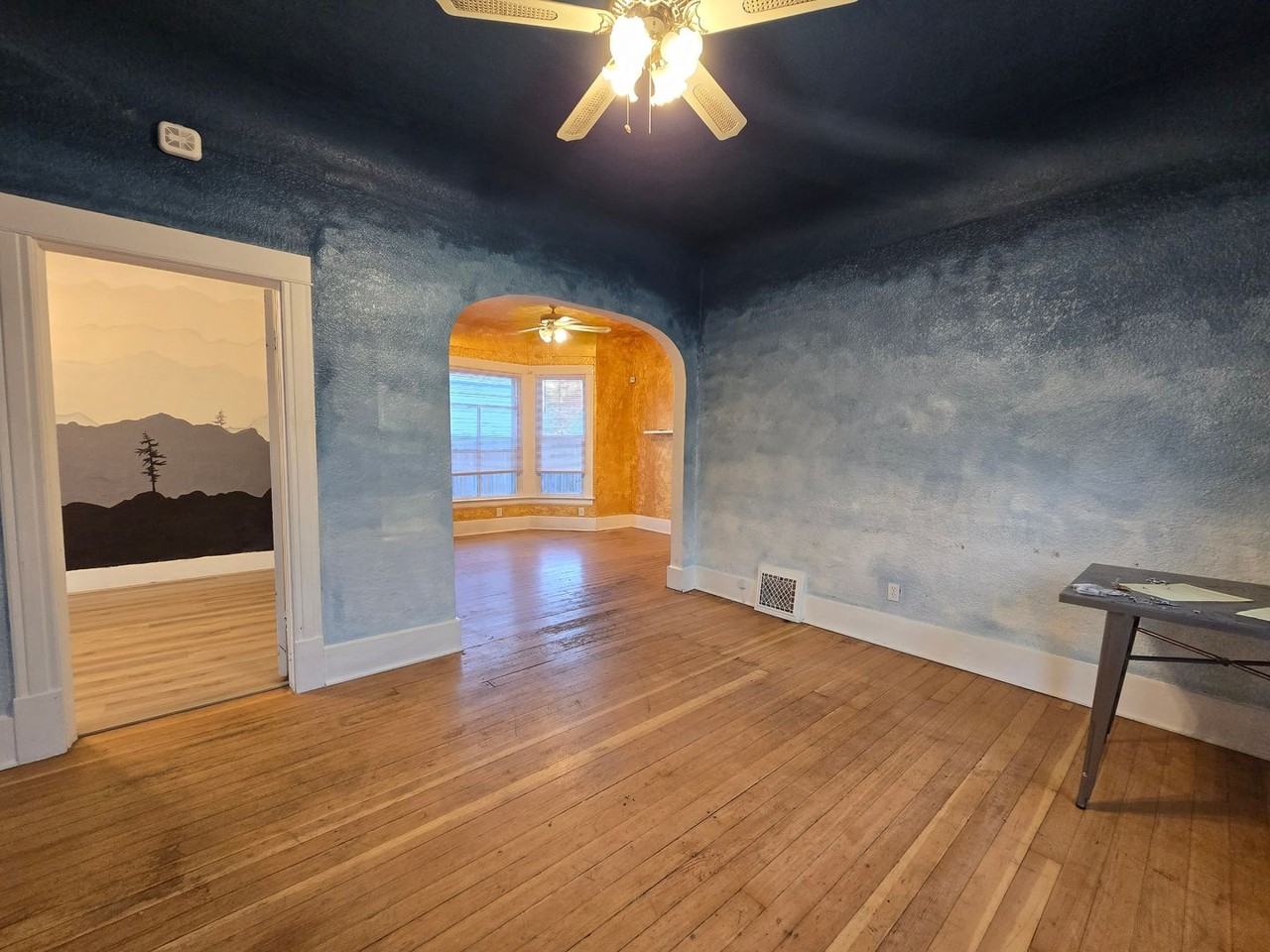 135 Custer Ave - Photo 4 of 41