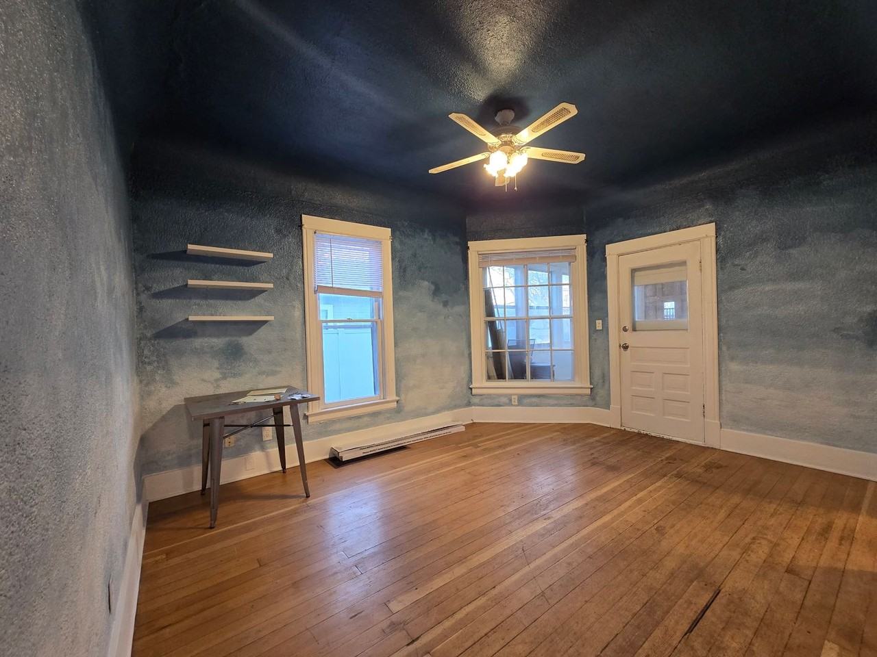 135 Custer Ave - Photo 5 of 41