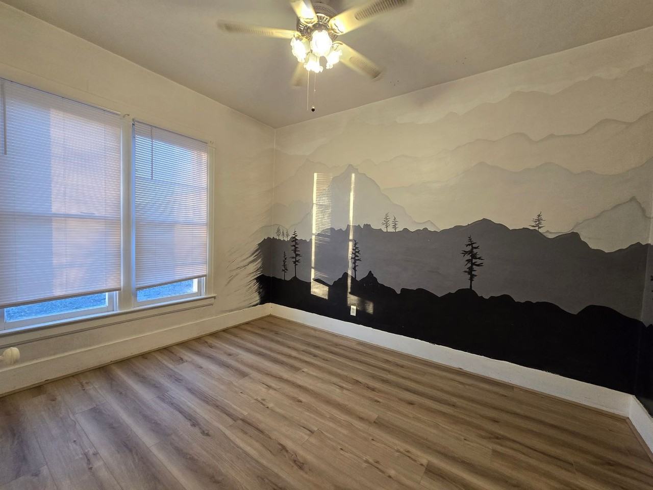 135 Custer Ave - Photo 6 of 41