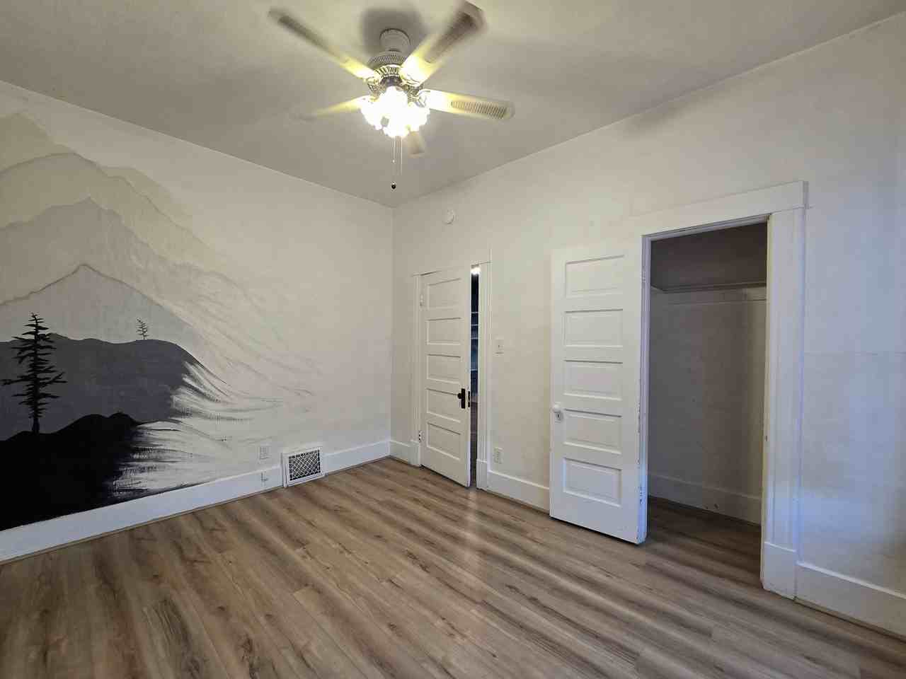 135 Custer Ave - Photo 7 of 41