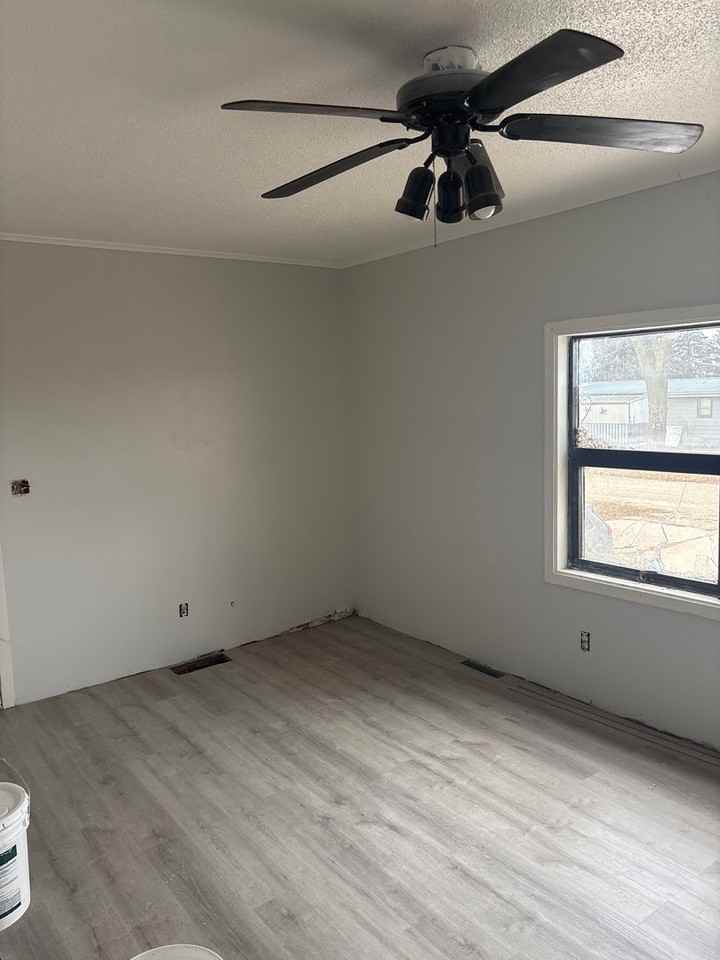 1213 E Carol St - Photo 4 of 5