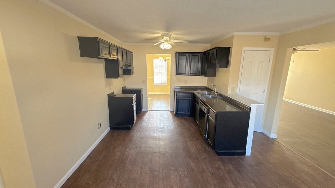 4482 Longtree Ave - Photo 2 of 15