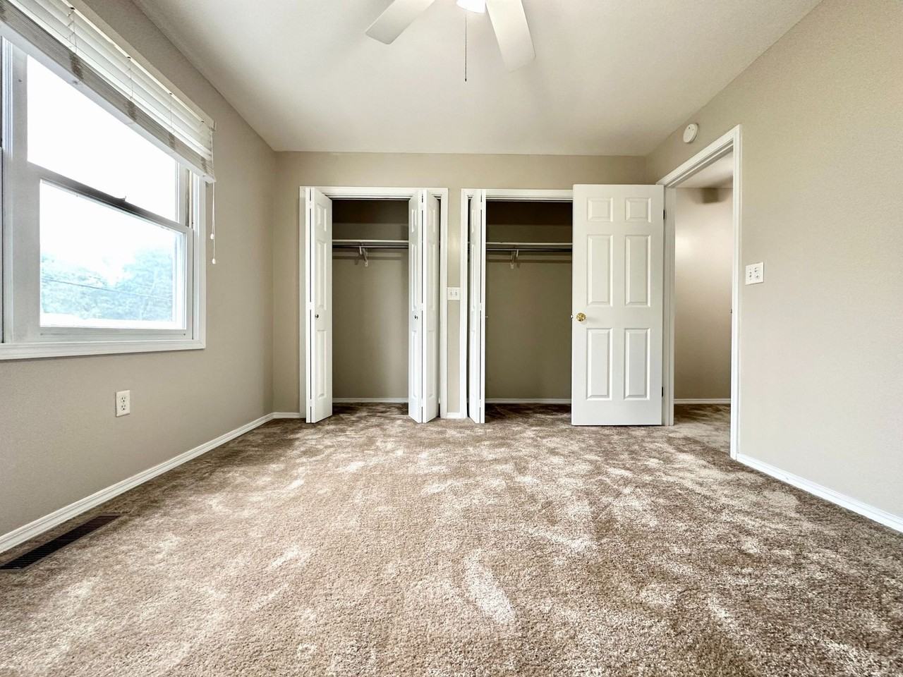 301 S Regency Dr - Photo 5 of 17