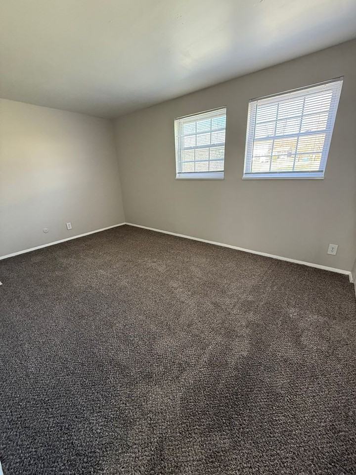 4813 Lakeside Dr - Photo 7 of 12