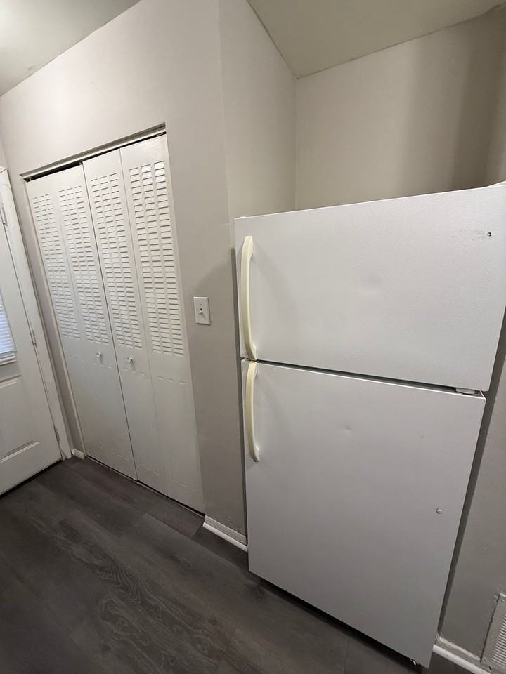 4915 Rolling Ridge Dr - Photo 3 of 9