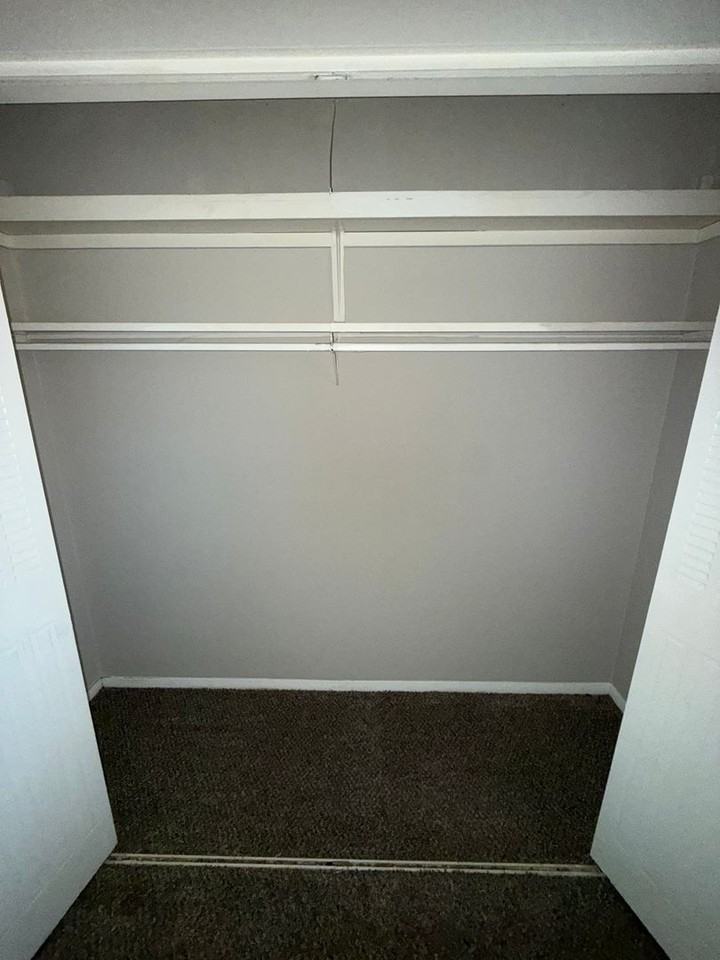 4915 Rolling Ridge Dr - Photo 6 of 9