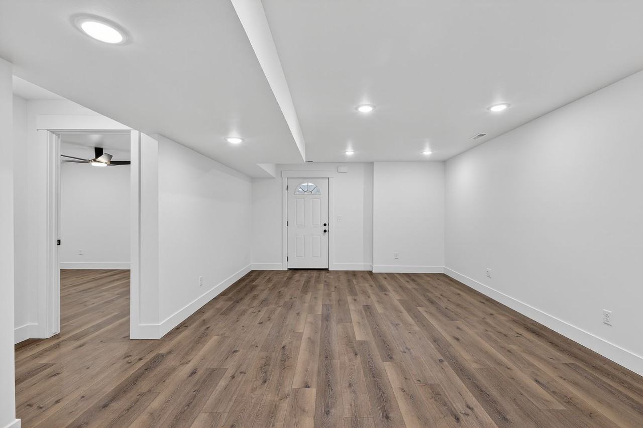 L199ER - Photo 4 of 50