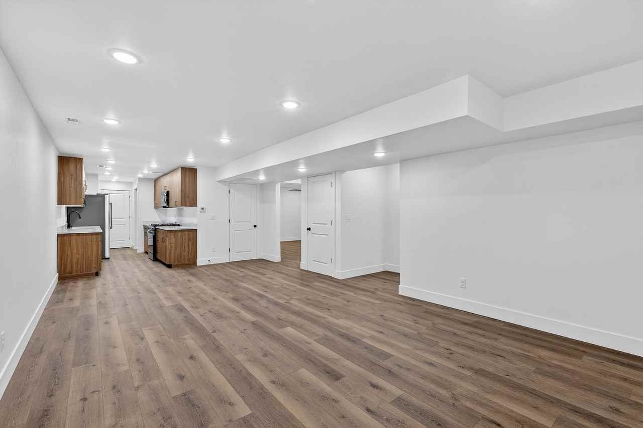 L199ER - Photo 5 of 50