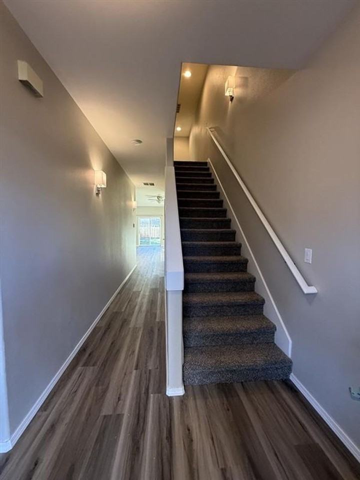 6584 Ne Dogwood St - Photo 2 of 15