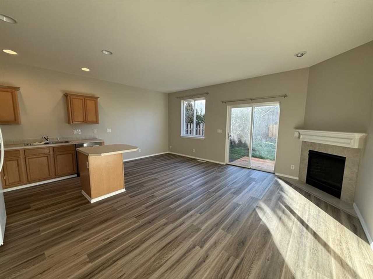 6584 Ne Dogwood St - Photo 3 of 15