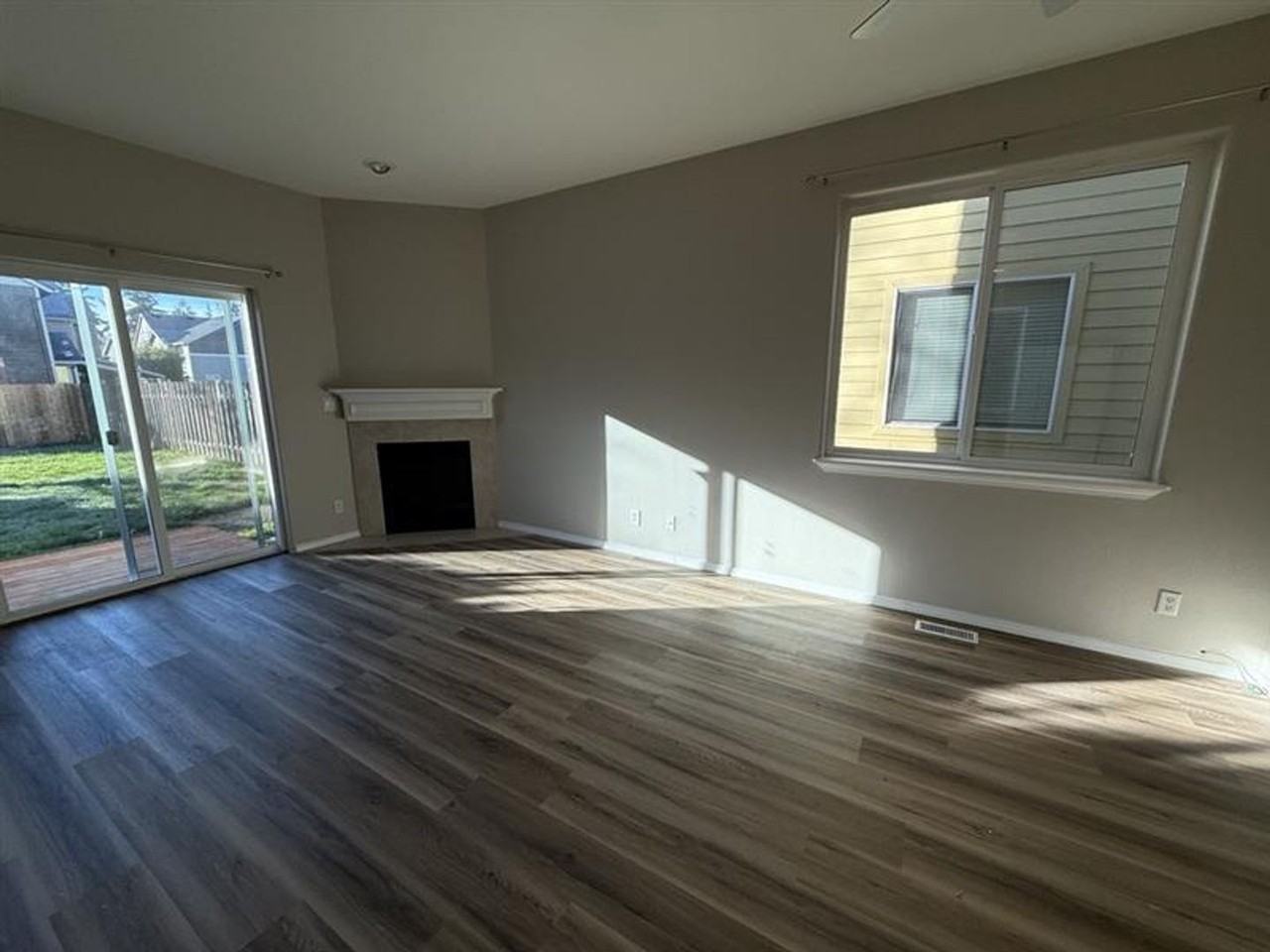 6584 Ne Dogwood St - Photo 5 of 15