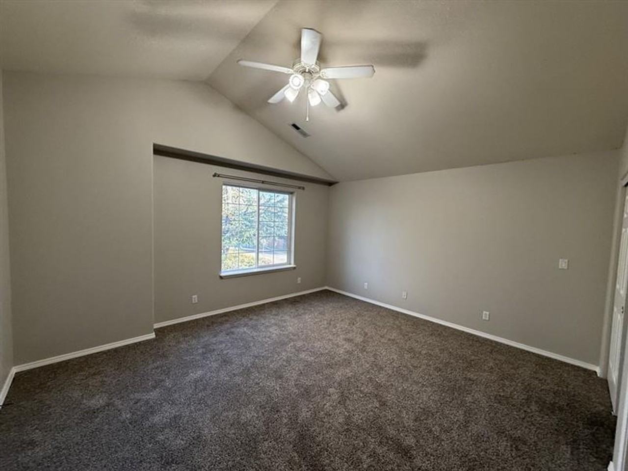 6584 Ne Dogwood St - Photo 6 of 15