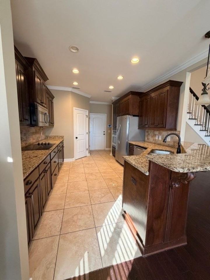 316 Central Park Cir - Photo 4 of 11