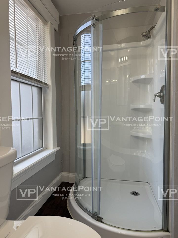 515 S Jackson St #A - Photo 7 of 14