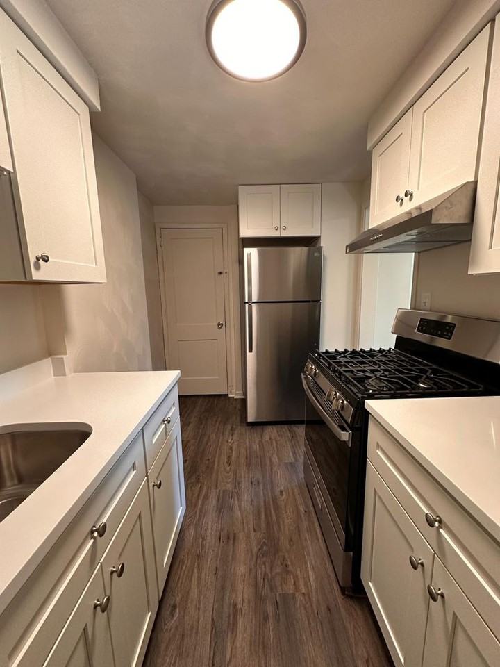 1148 New Hampshire Dr - Photo 3 of 18