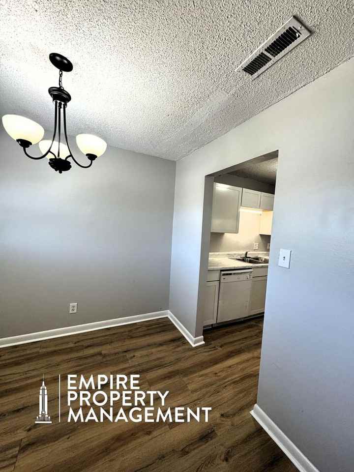 2212 Jonathan Dr Nw #E - Photo 4 of 20