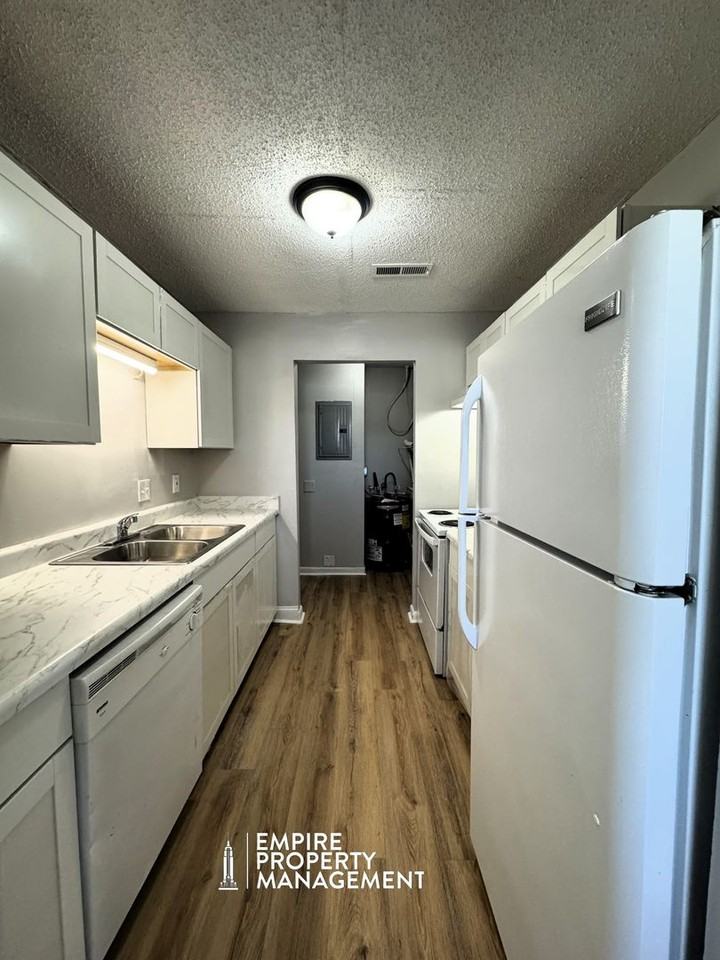 2212 Jonathan Dr Nw #E - Photo 5 of 20