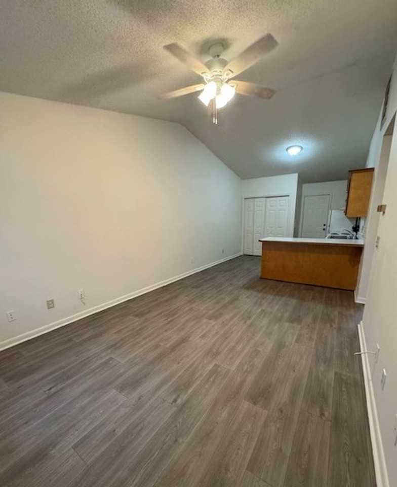 310 Park Ave - Photo 2 of 7