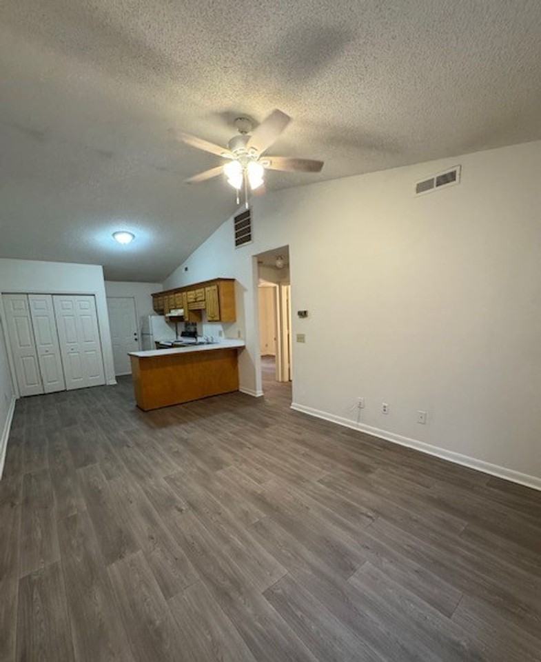 310 Park Ave - Photo 3 of 7