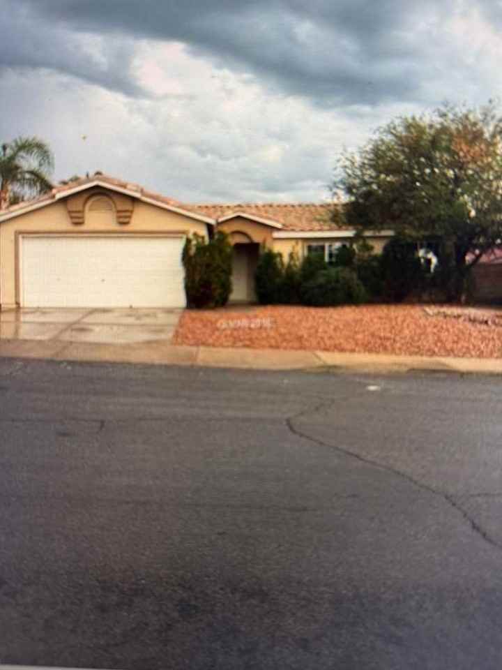 933 Highland Trails Ave