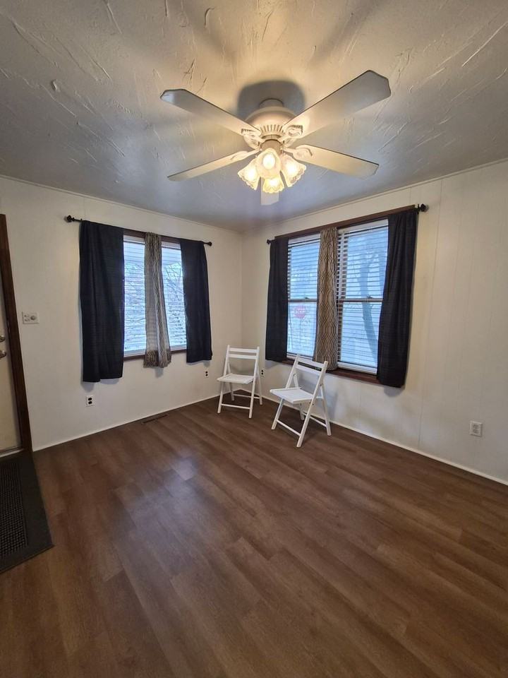 527 N Franklin St - Photo 2 of 23