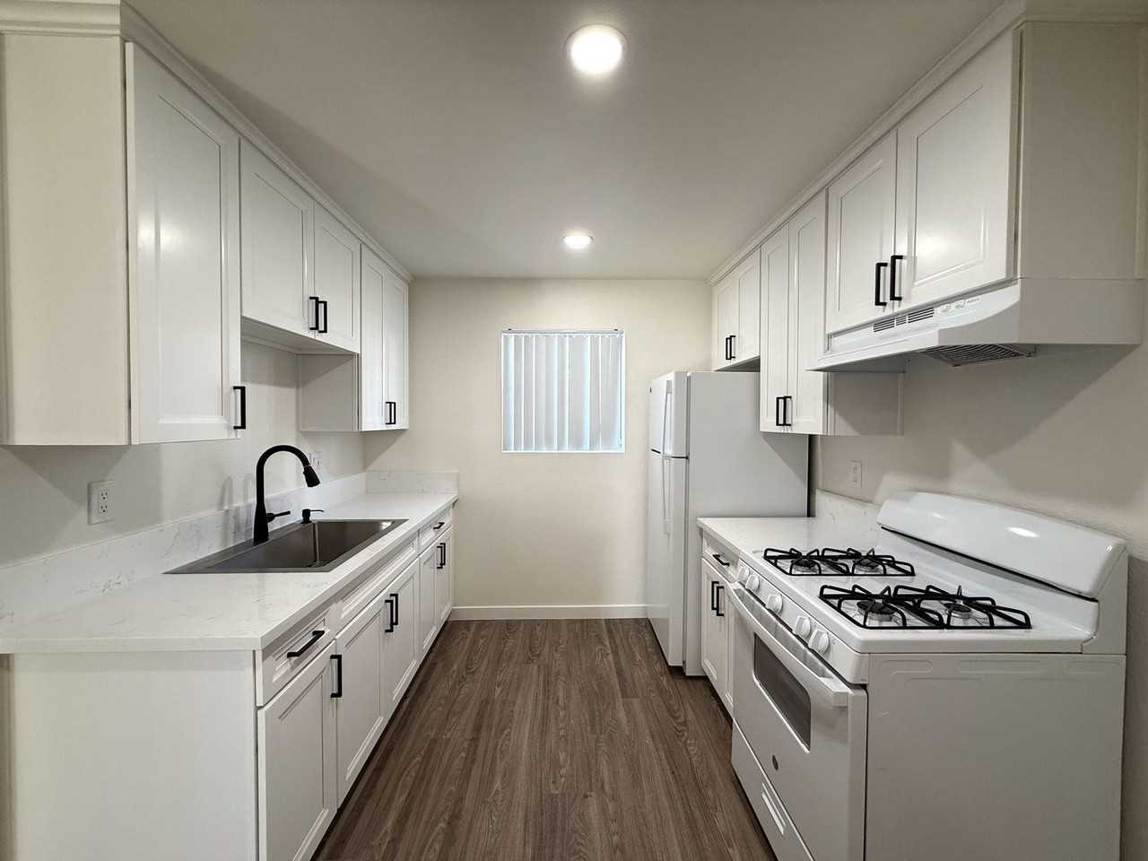 123 W Olive Dr - Photo 2 of 12