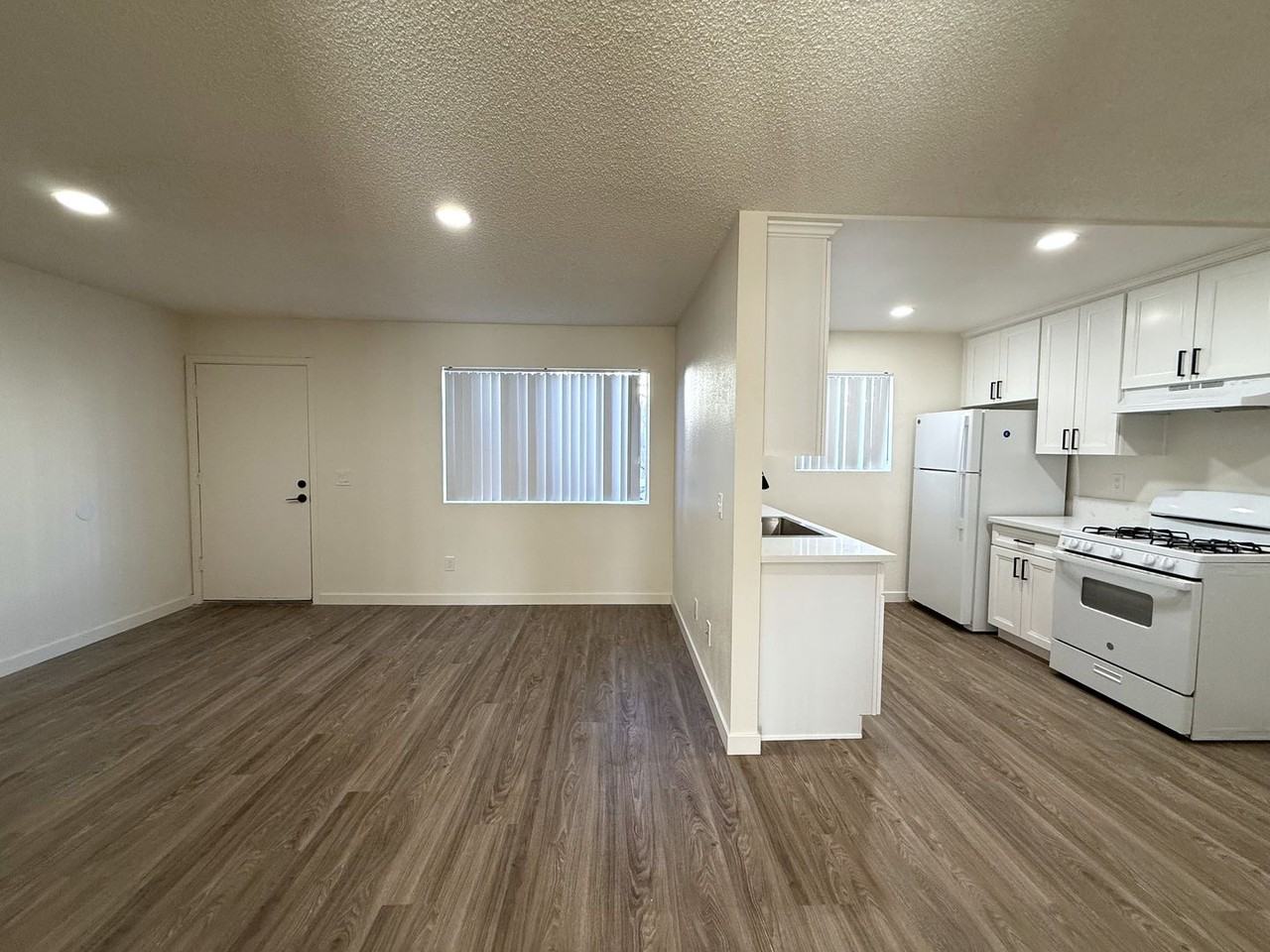 123 W Olive Dr - Photo 3 of 12