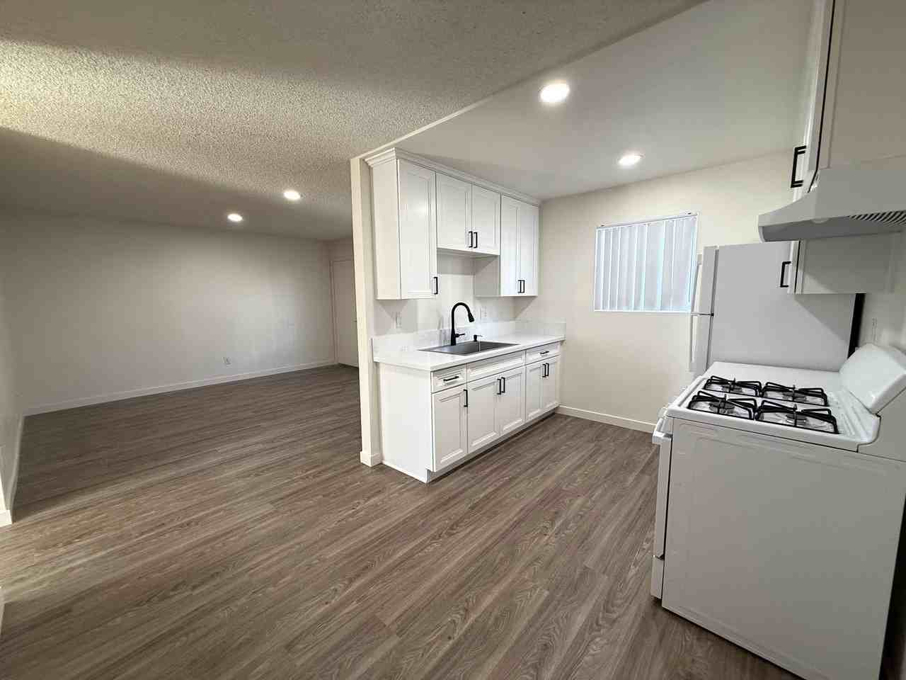 123 W Olive Dr - Photo 5 of 12