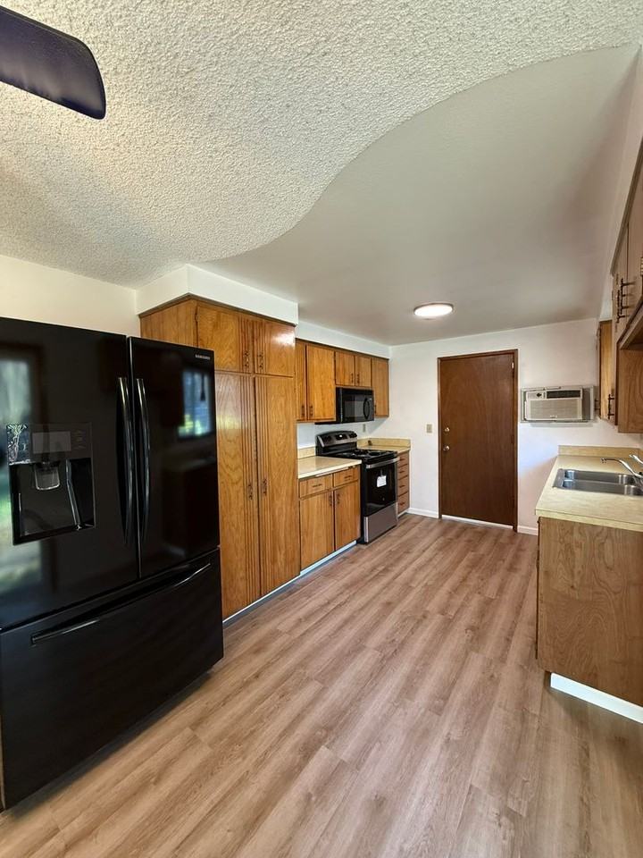 4444 Scottdale St - Photo 6 of 16